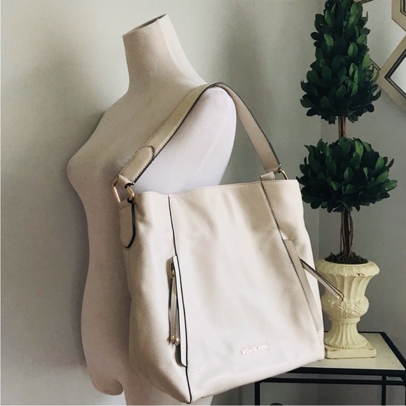 Michael Kors Creamwhite Leather
Shoulder Bag . - Picture 2 of 13